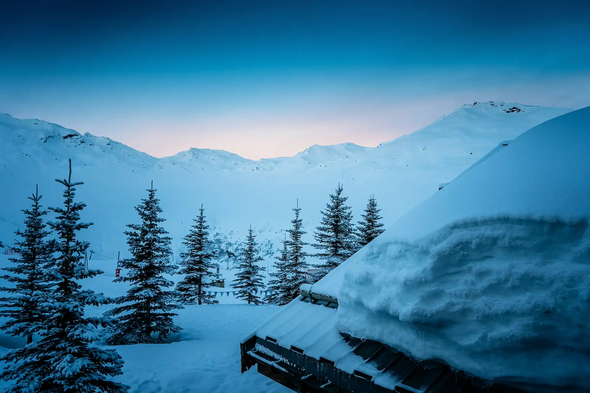 montagnes enneigées