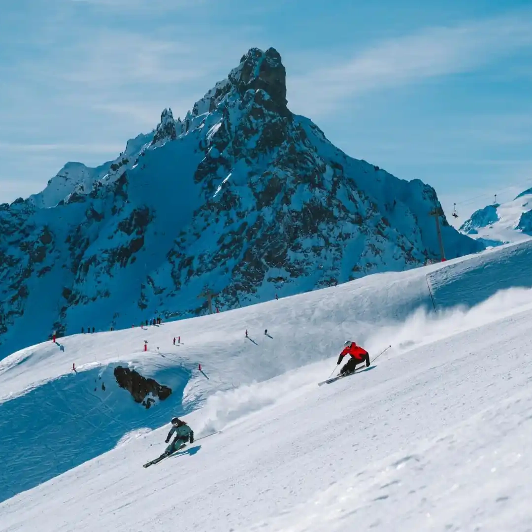 skieurs sur les pistes