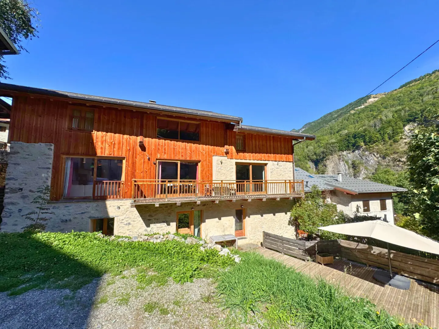 Maison 6 pièces 230 m² · à La Combe · 230 m² · 850 000 €